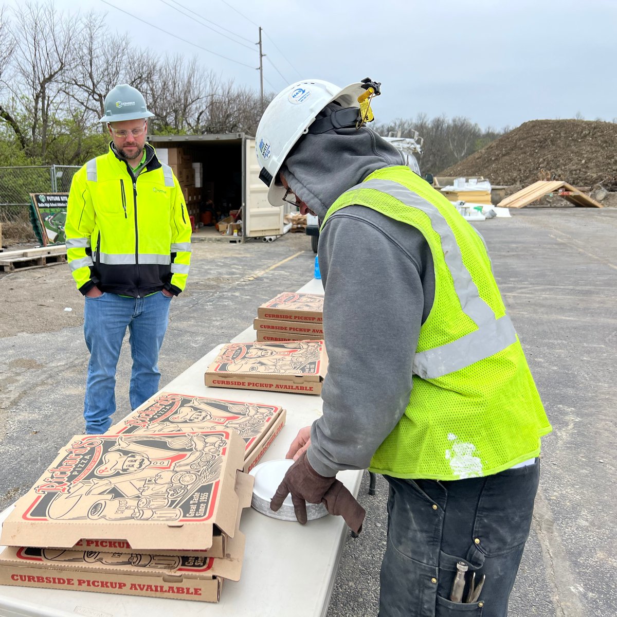 CongerBuilt's tweet photo. Nothing says “thank you” like a pizza party!
We brought lunch to our incredible subcontractors at the Badin Football Stadium project to celebrate their hard work and dedication. We are grateful for this crew!
@RAMSSPORTS
#BuildASolidFuture #CongerBuilt https://t.co/QqVFnY5KqK