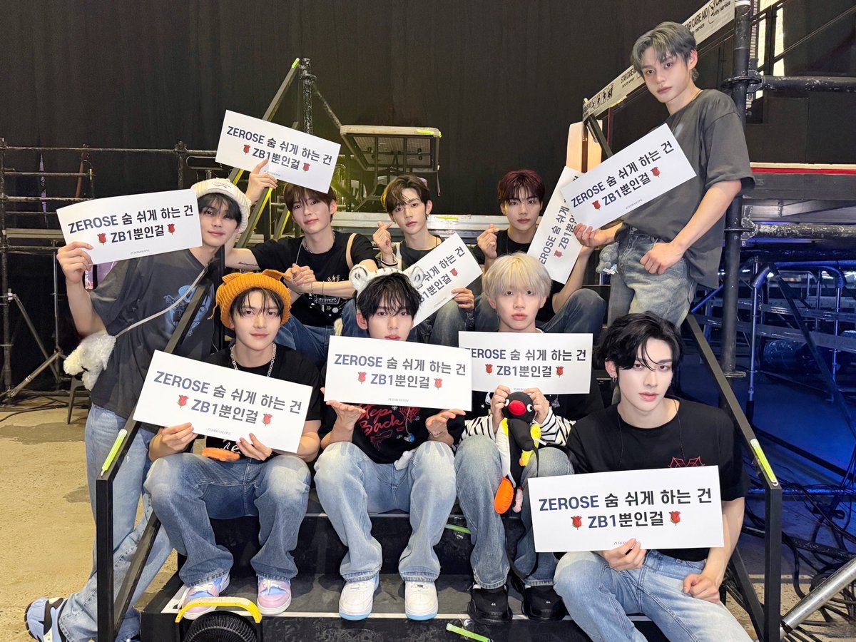 _𝗭𝗘𝗥𝗢𝗙𝗢𝗖𝗨𝗦

2025 ZEROBASEONE FAN-CON
[BLUE MANSION] DAY 1

ZB1 숨쉬게 하는 건
💙ZEROSE뿐인걸💙

#ZEROBASEONE #ZB1 
#제로베이스원