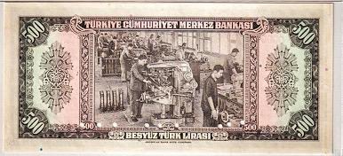 kademozbay_'s tweet photo. 1905 yılında “Mekteb-i Sanayi” adıyla kurulan Ulus Mesleki ve Teknik Anadolu Lisesi, sessiz sedasız şekilde tarihe gömülmek isteniyor. Bu karar ne eğitim vicdanıyla ne de tarihi sorumlulukla bağdaşmaktadır!
120 yılı aşkın bir geçmişe sahip bu güzide kurum, sadece bir okul değildir. Aynı zamanda Kurtuluş Savaşı yıllarında cepheye mühimmat hazırlayan, Maarif ve Milli Müdafaa Vekaletlerine ev sahipliği yapan, Cumhuriyet’in kuruluş ruhunu taşıyan bir eğitim abidesidir. Bugün bu mirası hiçe sayarak okulun kapatılması ve binasının başka bir kuruma devredilmesi, kamu vicdanında derin bir yara açacaktır.
Kendinize yakın kurumlara, vakıf adı altında tarikatlara vermeyi aklınızdan bile geçirmeyin! Bu toprakların emeğiyle, alın teriyle inşa edilen bir eğitim kurumu, kimseye peşkeş çekilemez.
Milli Eğitim Bakanı Yusuf Tekin’e açıkça çağrıda bulunuyoruz: Bu tarihi hatadan bir an önce dönülmeli, Ulus Mesleki ve Teknik Anadolu Lisesi yaşatılmalıdır. Geleceğimizi inşa edecek olan gençlerimize, geçmişin izlerini taşıyan bu kurumdan mahrum bırakmak, telafisi mümkün olmayan bir kayıptır.
Bu kararı asla kabul etmiyoruz! Gerekirse kamuoyunu harekete geçirecek, yetkililerden hesap soracak ve bu okulun yaşaması için elimizden geleni yapacağız. Tarih, bu kararı alanları da, bu karara karşı duranları da unutmayacaktır.
Eğitim-İş olarak konuyla ilgili ilk bilgi bize ulaştığı andan itibaren süreci yakından takip ediyoruz; hem örgütlü hem de hukuki gücümüzle velilerimizin, öğretmenlerimizin, öğrencilerimizin yanındayız. @tcmeb