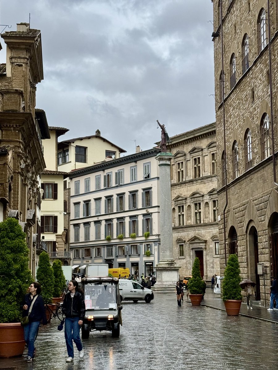 gita_mathew's tweet image. You&apos;ll probably be surprised that Good Friday is not a national holiday in Italy 🇮🇹
but a work and school day ! 
Despite this, the rituals and celebrations are planned for Easter Sunday 🐣 
#BuzzInFirenze 
#PonteVecchio