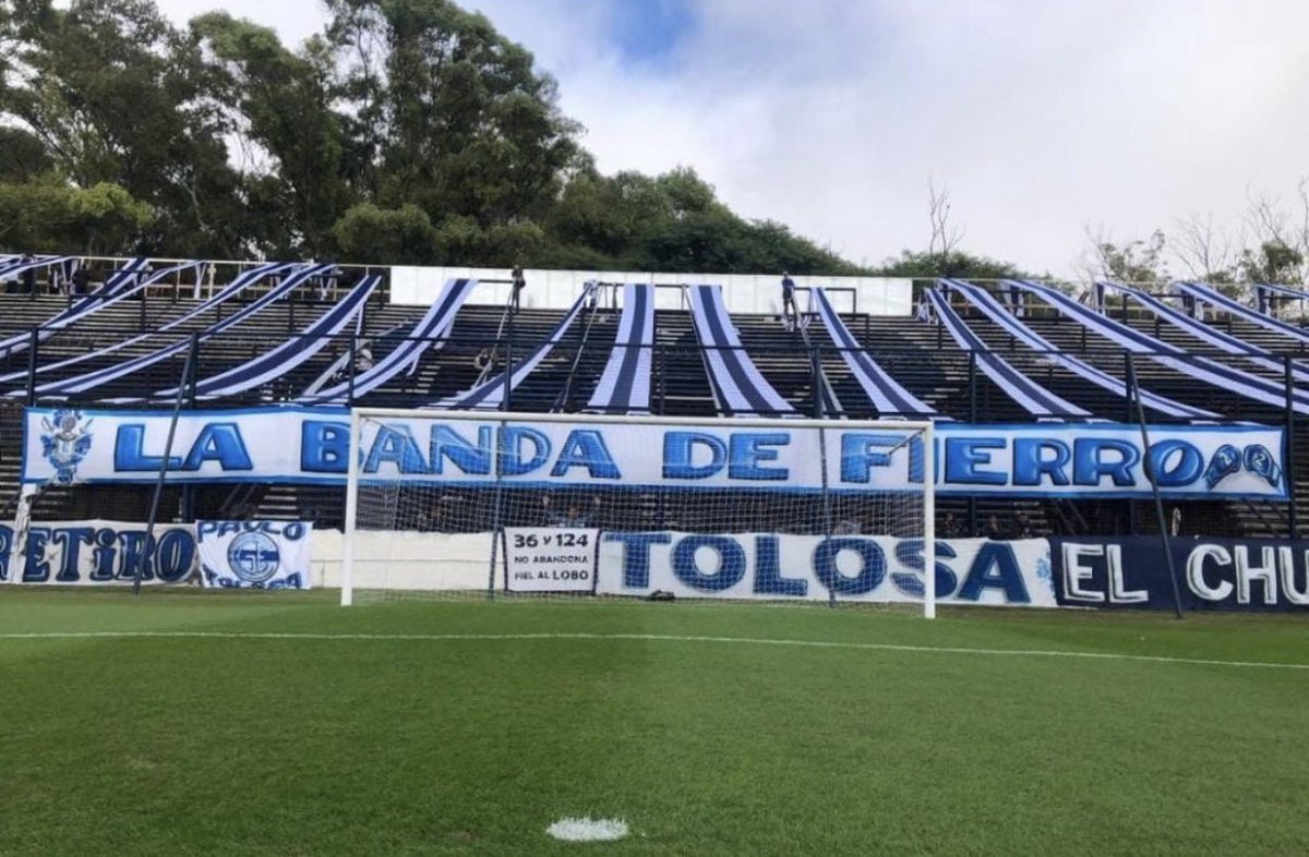 LBDF_La22's tweet photo. La Banda de Fierro está colgando las banderas🎶🎶22 https://t.co/1j4XV5LZDA