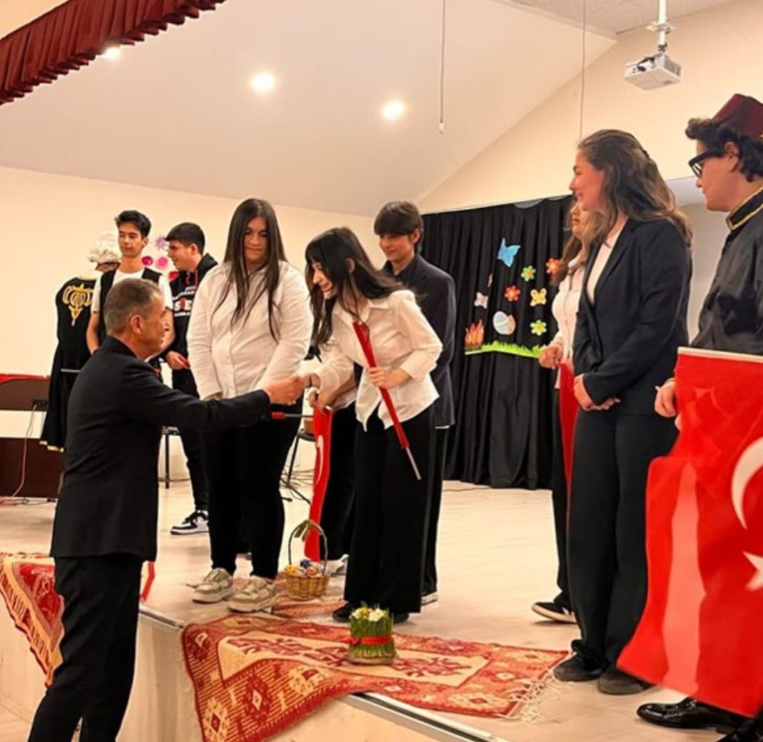 Şehit Batuhan Ergin Anadolu Lisesi (@sbeal_2017) on Twitter photo Kültürel Mirasın Kodları Projesi kapsamında etkinliğimize İlçe Milli Eğitim Müdürümüz Zekeriya ARTAR'ın katılımıyla gerçekleşti. Emeği geçen öğretmen ve öğrencilerimize teşekkür ederiz. <a href="/TC_istanbul/">TC İstanbul Valiliği</a> <a href="/tcmeb/">Millî Eğitim Bakanlığı</a> <a href="/BuyukcekmeceMem/">Büyükçekmece İlçe Millî Eğitim Müdürlüğü</a> <a href="/aliikramtuna/">Ali İkram TUNA</a> <a href="/BuyukcekmeceKym/">Büyükçekmece Kaymakamlığı</a> Kültürel Mirasın Kodları Projesi kapsamında etkinliğimize İlçe Milli Eğitim Müdürümüz Zekeriya ARTAR'ın katılımıyla gerçekleşti. Emeği geçen öğretmen ve öğrencilerimize teşekkür ederiz. <a href="/TC_istanbul/">TC İstanbul Valiliği</a> <a href="/tcmeb/">Millî Eğitim Bakanlığı</a> <a href="/BuyukcekmeceMem/">Büyükçekmece İlçe Millî Eğitim Müdürlüğü</a> <a href="/aliikramtuna/">Ali İkram TUNA</a> <a href="/BuyukcekmeceKym/">Büyükçekmece Kaymakamlığı</a>