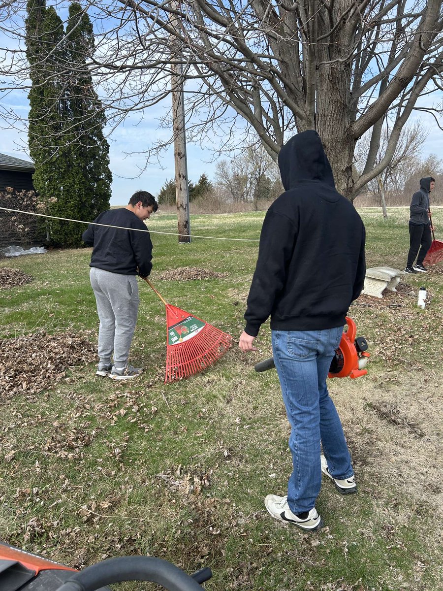 The Lisbon High School Student Council made a big impact on April 9th!

20 volunteers collected 30 bags of litter—sprucing up the local park, neighborhood, and school in the process. 

Host your own Pick-Up Iowa cleanup event: loom.ly/nR8iIS4

#PickUpIowa

<a href="/LisbonCSD/">LisbonCSD</a>