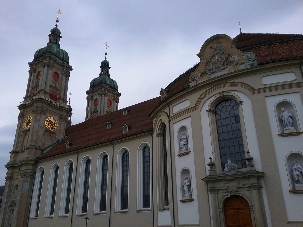 #WorldHeritageDay #April18th  #icomos #DíaInternacionalMonumentosYSitios #18Abril  En #Helvetia tenemos algunos estupendísimos. #WorldHeritageSwitzerland Abadía de #StGallen #Schweiz