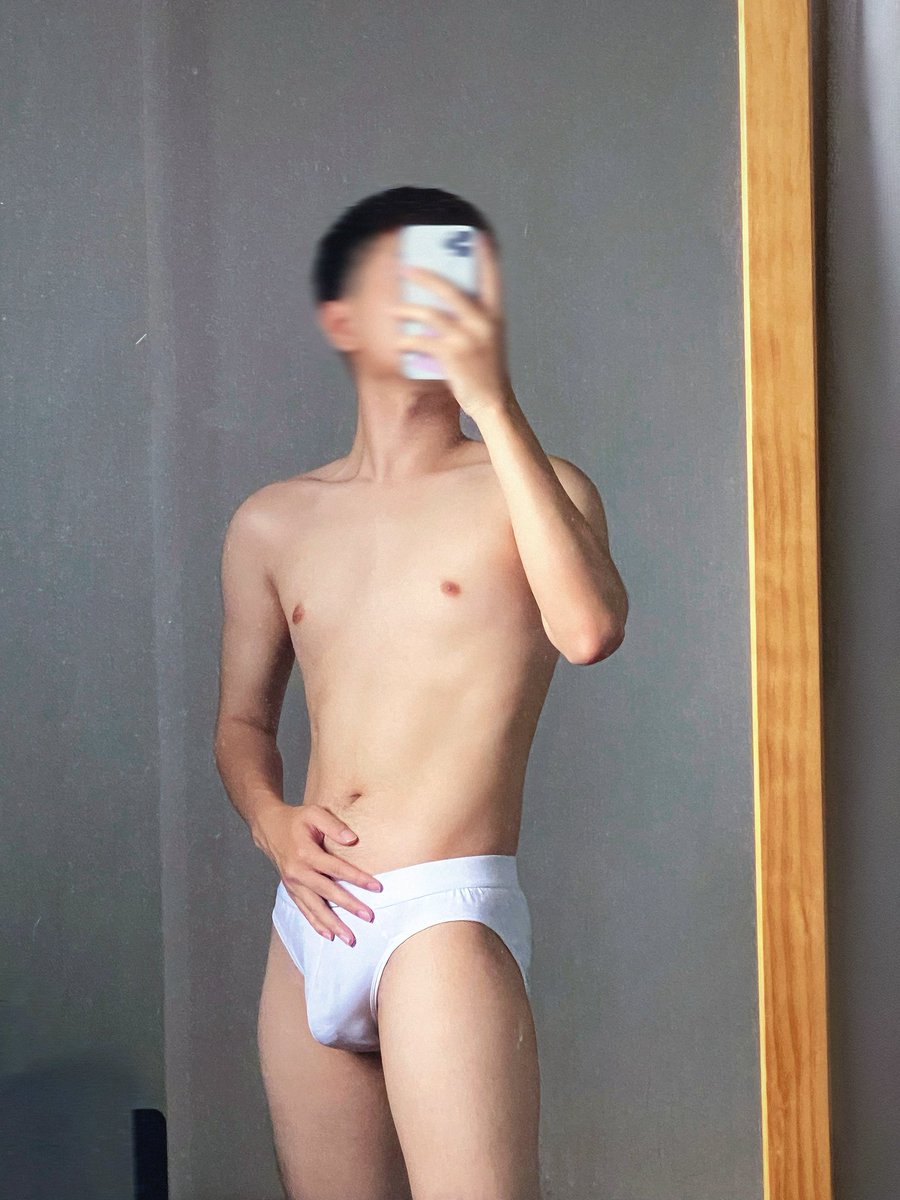 好像很久沒發過內褲照了⋯
而且我發現我都沒在發白色內褲🤍

#大家都比較喜歡什麼顏色的內褲🤔 
#台南 #非單 #不約