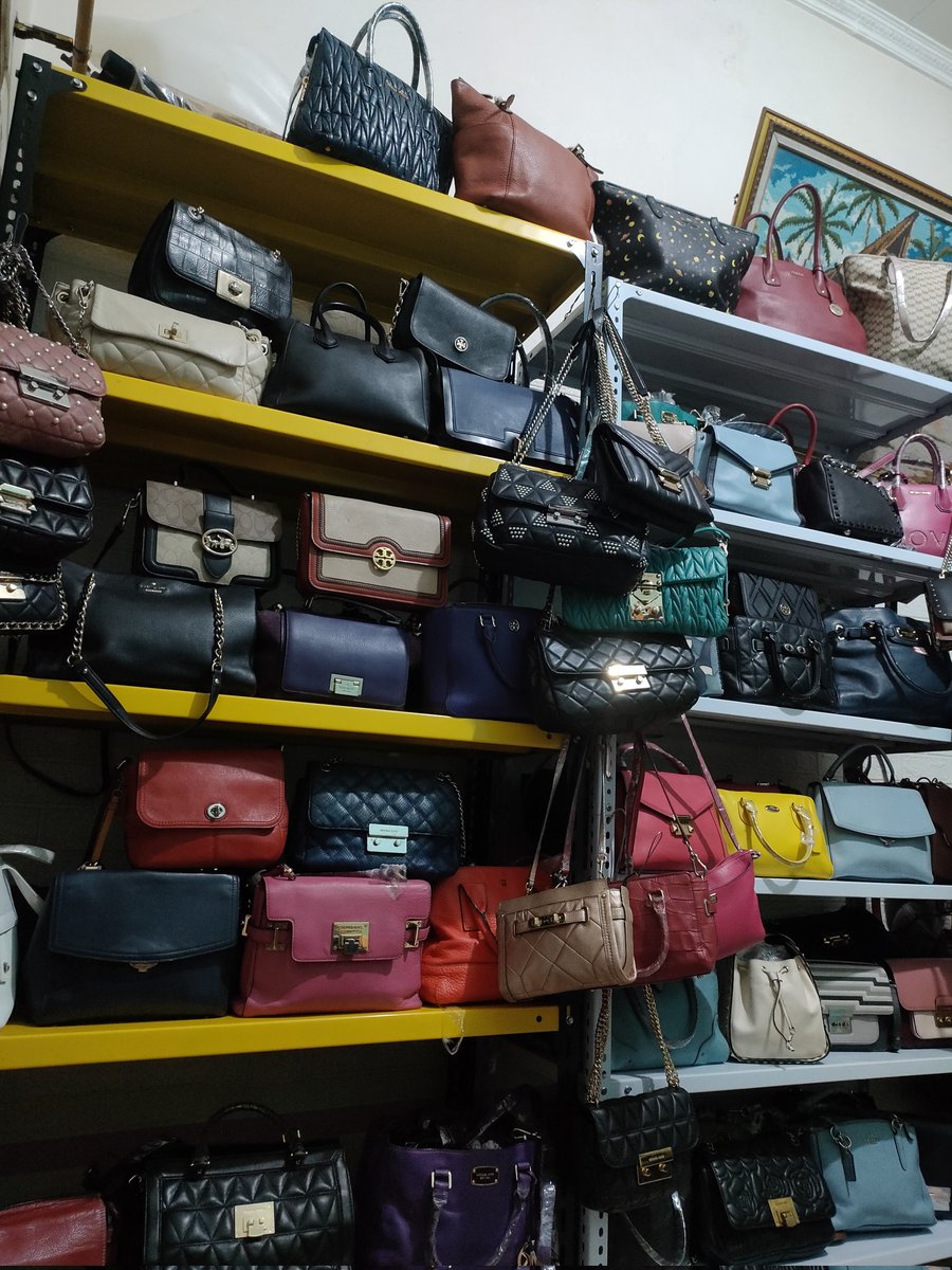 tasbrandedsec's tweet photo. tas branded (coach, kate spade, calvin klein, miu miu, Michael kors) second original hasil produksi luar negeri !! HARGA DI BAWA 700K SEMUA (kebanyakan 450k)

Nomer seri tas masih lengkap dan masih mulus (ini bukan tas hasil ball ya) 

Yang minat langsung dm

a thread (no iklan) https://t.co/OtHVJG88xL