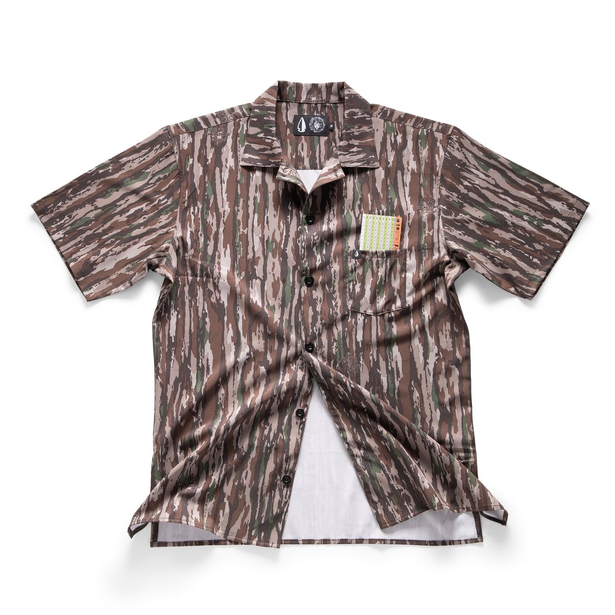 tachuntfish's tweet photo. Disappears in the woods. Makes an entrance everywhere else. Our Realtree Edge and Realtree Original sets are made to blend in AND stand out. 

Grab Men’s Womens and Kids shorts + Men’s Mojitos on the site. #realtree #LivetheLifestyle https://t.co/uV48ip2zoc