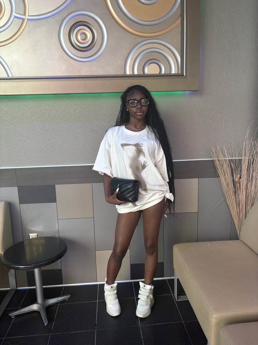 Janii tweet media
