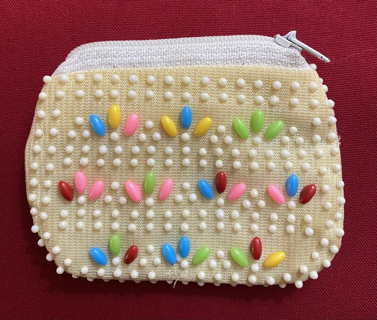 Qui a connu ce porte-monnaie à perles ?