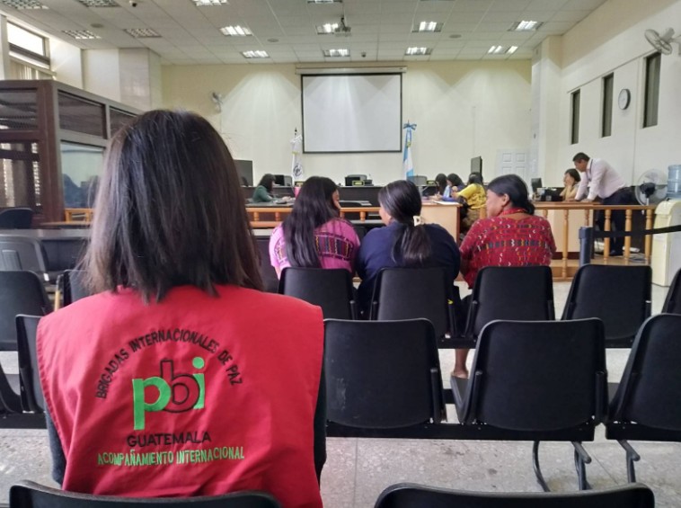PBI-Guatemala observes hearing of former paramilitary members accused of sexual violence against Mayan Achi women in the 1980s during the Internal Armed Conflict. The next court hearing is scheduled for April 24. More on this: pbicanada.org/2025/04/17/pbi… #MujeresAchi #PBIaccompanies