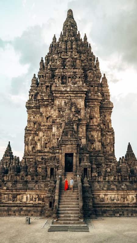 Areawiseorg's tweet photo. @MistralWeidel @Aurangzeb_1658 @suzukainfinite @Lalahfan @Realist_Bharat @InsightGL I already slit eye 😂 aryan were migrants not invader there migration was as peacefully was indian migration in south east asia who build these with 0 spill of blood spillage, chinese sphere always inferior to indosphere https://t.co/fpbKtEpg4t