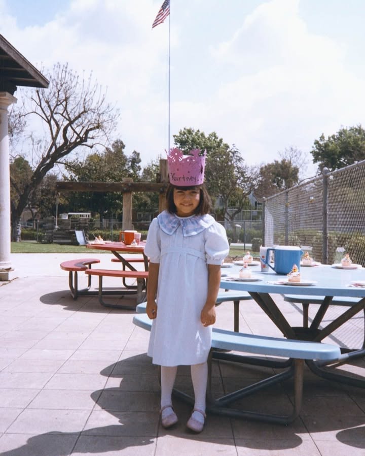 KrisJenner's tweet image. Happy Birthday to my first born, my gift from God, my beautiful @kourtneykardash!!!! The day you made me a Mommy my world completely changed, and ever since, you have given me so much joy, love, purpose, and the most beautiful memories I could have ever dreamed of. I thank God…