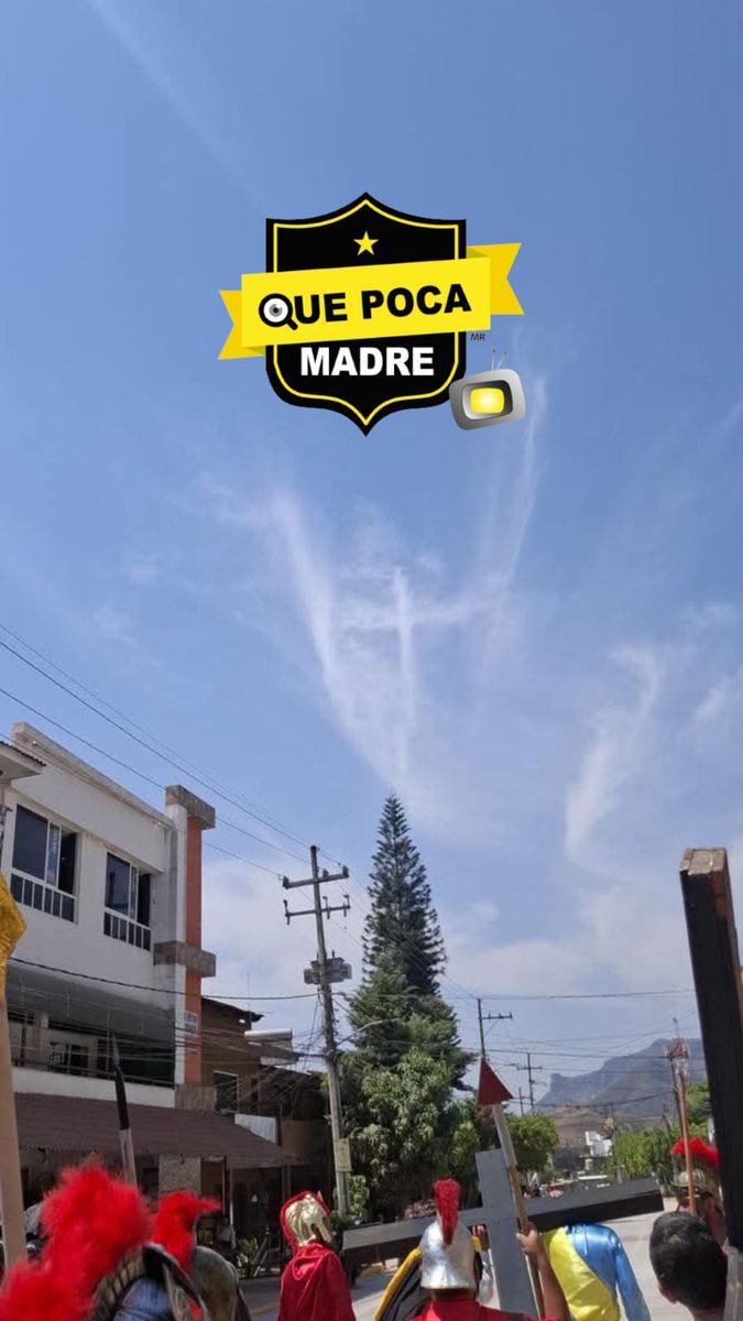 QuePocaMadre_Mx's tweet image. 😳‼️SE FORMÓ UNA CRUZ‼️✝️ 💥OCURRIÓ EN #Tejupilco #Edomex 🙏
‼️USTEDES  QUÉ OPINAN⁉️🤔

📌#ReporteCiudadano 

🗣️Hoy durante el #viacrucis que se celebraba aquí en #SanSimon, pudimos observar una #cruz que se formó con las nubes en el cielo.