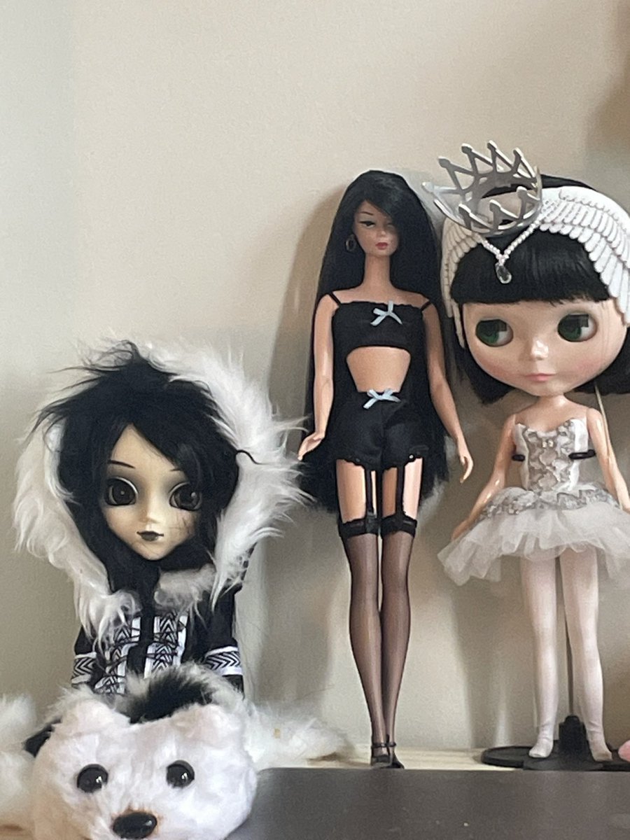 Slowly collecting silkstone Barbie’s. I love the OG Barbie head sculpt so so much