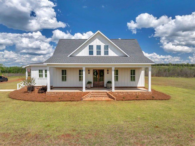 LANDFLIP's tweet photo. Feature Land: This custom home on 125 +/- acres in Houston Co., GA, ideal for a farm, horse property, or a private family retreat. It offers a flowing creek and prime habitat for deer, turkey &amp; dove. Offered by Jeff Hair with Purpose Land Group. https://t.co/kT7IWRmZ2Q https://t.co/ruyTmsQ5xT