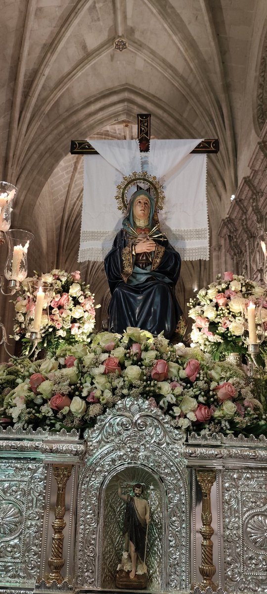 Parece que la lluvia nos va a dejar acompañar a la Virgen Dolorosa en la #procesión del Santo Entierro.
#ViernesSanto #semanasanta2025 #músicaenvivo #bandademúsica #Palencia #palenciacultura #aytopalencia