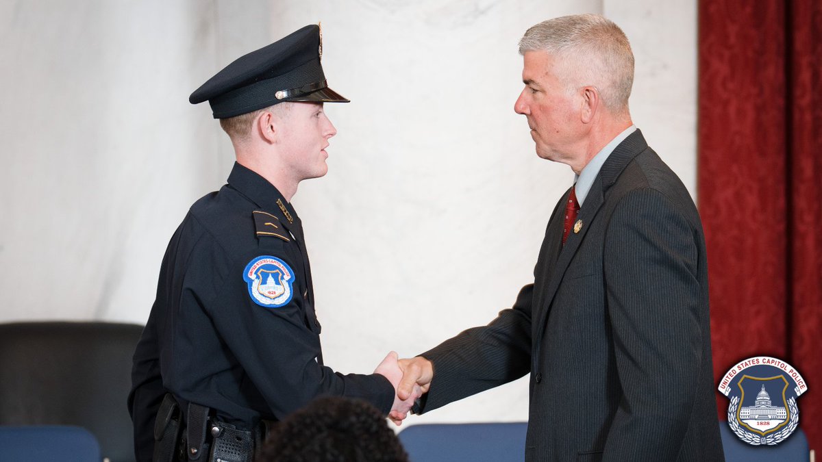 CapitolPolice's tweet image. RUNS IN THE FAMILY: We just welcomed 17 new officers into our Department. Today’s recruit graduation included 2 brothers who went through the academy together -- as well as a grandson, a nephew, & a brother of retired/current USCP officers. Congratulations & welcome to the team!