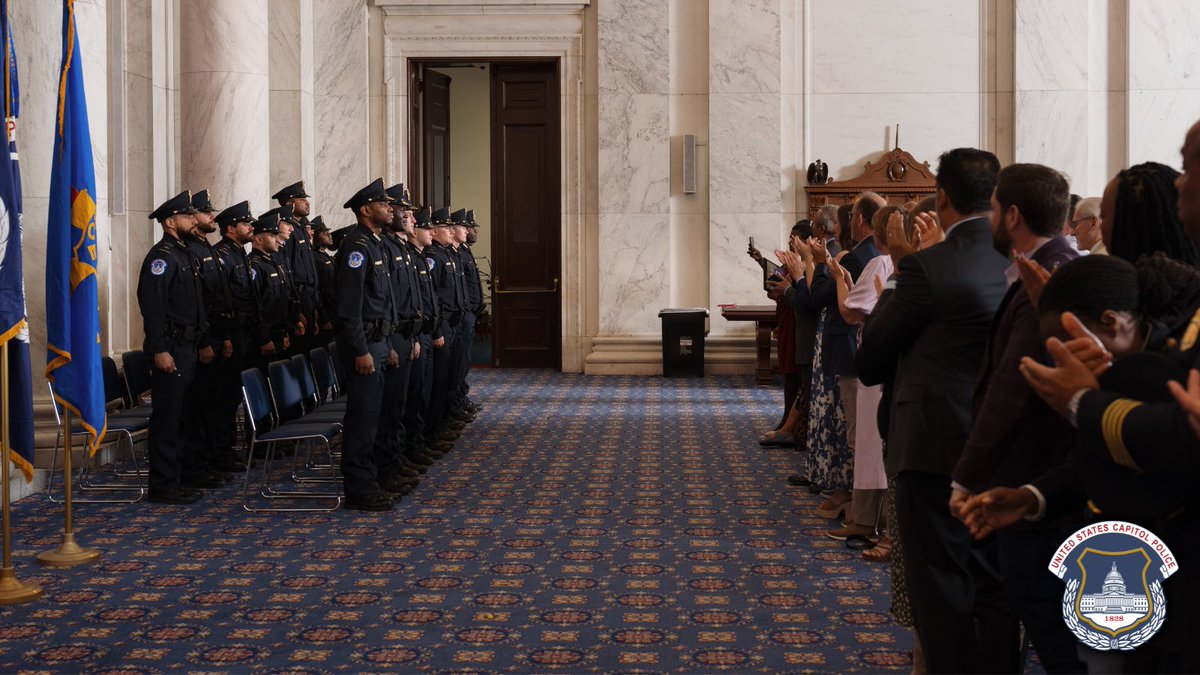CapitolPolice's tweet image. RUNS IN THE FAMILY: We just welcomed 17 new officers into our Department. Today’s recruit graduation included 2 brothers who went through the academy together -- as well as a grandson, a nephew, & a brother of retired/current USCP officers. Congratulations & welcome to the team!