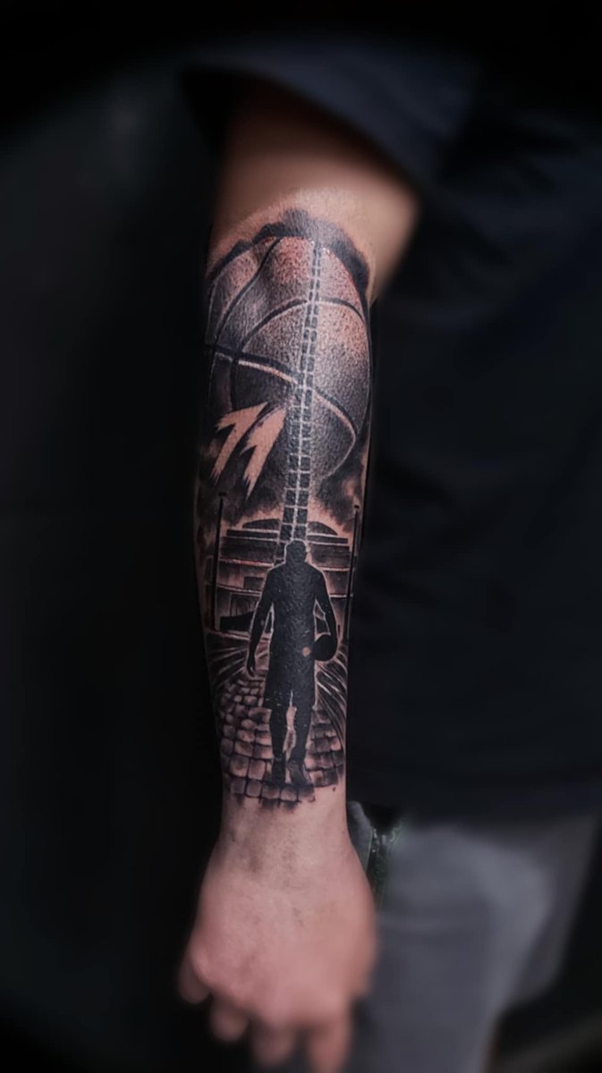 Człowiek z Cegmentu tweet media