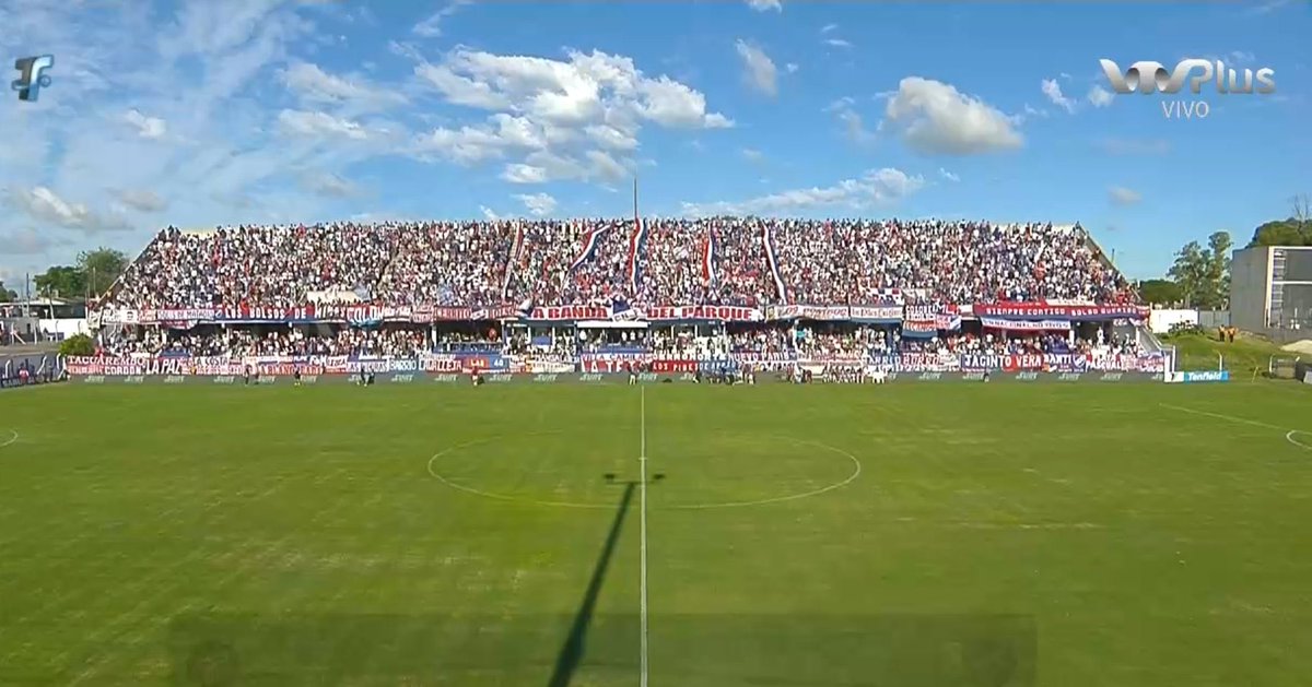 Semana santa, sin definir nada hace 2 años, 0/6 en copa y la banda va. No comparen más.