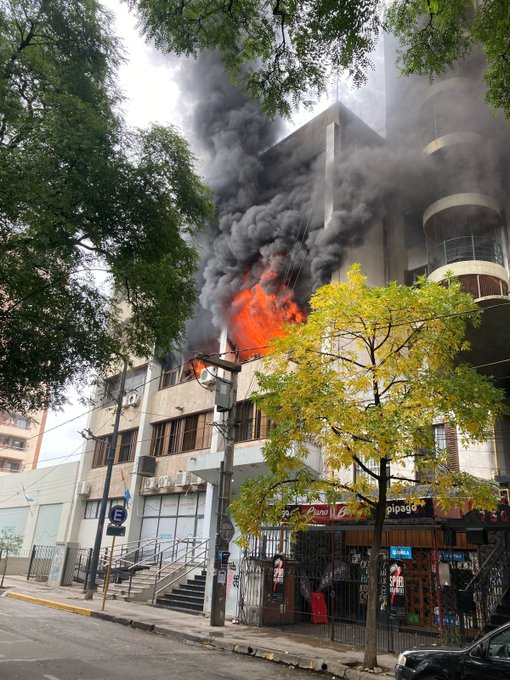 ResistenciaNoti's tweet photo. "Fuego"

Porque se incendió el edificio de la Administración Provincial del Seguro de Salud de Córdoba. https://t.co/u3hZfKRPo8