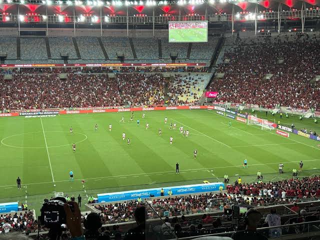 Ingressos caros 
Esvaziou o maracanã 
Piorou um ST que já era ruim
Terceira posição na libertadores 
Não é nem top 3 em média de público

Quando a bola parar de entrar no gol adversário, amigo....
4 meses de gestão Bap é preocupante.

Se não fosse o Filipe Luis.....