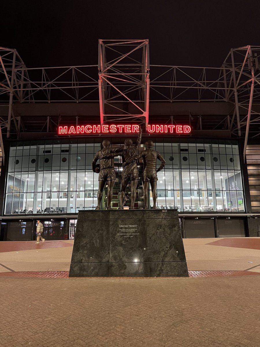 joriszac's tweet photo. Quelle soirée ✨

#MUFCOL https://t.co/0WF1LMx7Jz