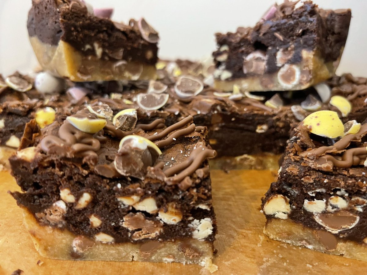 TheDivineFrog's tweet photo. Easter baking contribution is mini egg brookies, recipe by the fantastic @BakingExplorer! #twitterbakealong #easterbaking https://t.co/mnNaOqxJpl