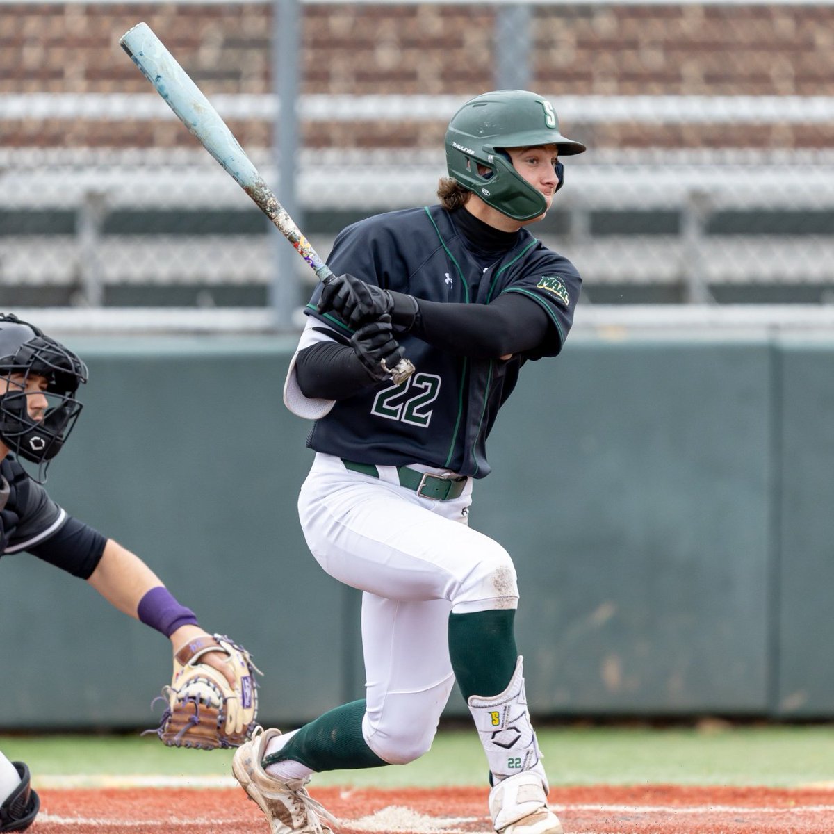 THOMPSON DOUBLES THE LEAD!

<a href="/22_joshthompson/">Josh Thompson</a> makes it a 🖐️ run 10th with a 2-run single

10-5 #SienaSaints at Saint Peter's

#MarchOn