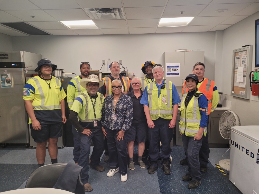 IAMDistrict141's tweet photo. Belinda Hawkins, District 141 EAP Regional Coordinator, visited members in Tulsa this week. The EAP offers free, confidential support for a wide range of personal challenges. Don’t hesitate to reach out. #IAM141 #EAP #GOIAM https://t.co/f6Iog2OzHO