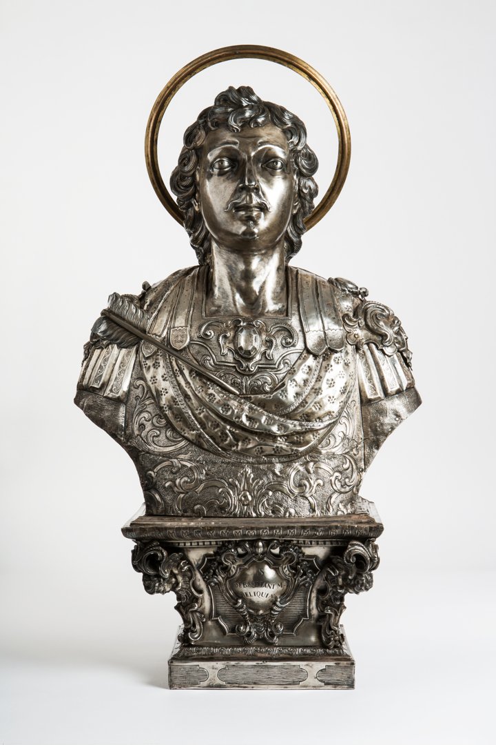 NotreMondial's tweet photo. Other busts from the set: 
St. Thecla and St. Sebastian 

St. Thecla was the first completed. Her hair hides a lid atop the head, where the saint’s skull relic lies

St. Sebastian’s feline mask epaulets were added separately. His hair also conceals a lid covering a bone relic https://t.co/NibQE3I6xP