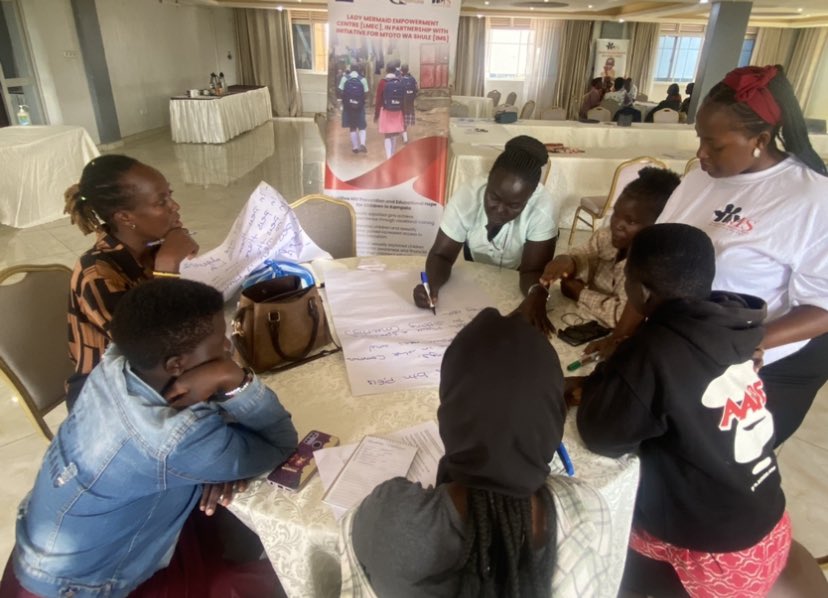 With funds from @ErikThunesLegat through <a href="/AIDSFondet/">AIDS-Fondet</a> We are working with parents to establish sustainable community led education financing models for vulnerable children in Uganda . <a href="/ladymermaidUg/">Lady Mermaid Empowerment Centre</a> <a href="/ucrnn/">UCRNN</a> <a href="/FredrickIMS/">Fredrick IMS Kayiira</a>