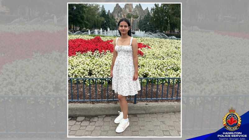 Media371's tweet photo. An innocent 21-year-old female died after being struck by a stray bullet while standing at a bus stop. @HamiltonPolice Chief Bergen spoke to the media this afternoon about the incident.  #HamOnt 

Media Release ---> https://t.co/ia9qZPjQz7