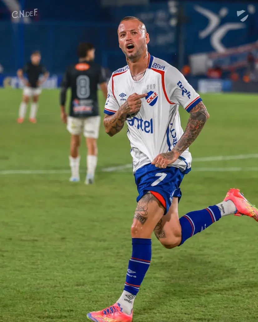 merelista's tweet photo. el mejor jugador del futbol uruguayo. https://t.co/FcRCW73ErX