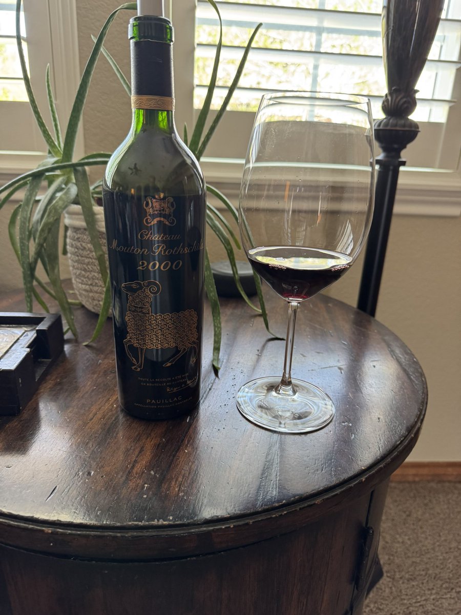 MikeBom's tweet photo. @MiamKitty simply superb.  2000’s are drinking quite nice. https://t.co/H64SP4JwnC