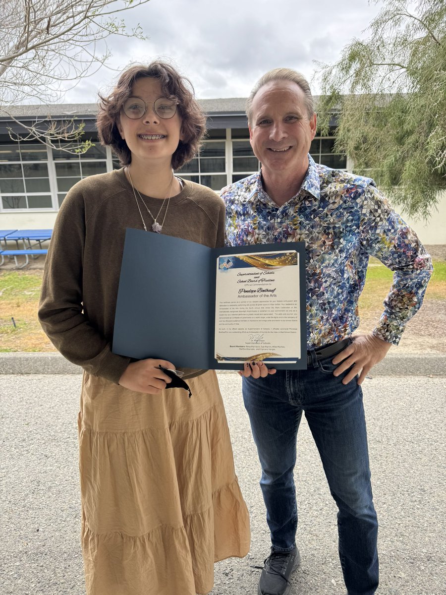 VIDA (6-8 Magnet) (@vidasharks) on Twitter photo VIDA Shark is recognized as “VUSD Arts Ambassador” by Dr. Doyle!
<a href="/VistaBlueprint/">Vista Unified</a>
#WeAreVIDA VIDA Shark is recognized as “VUSD Arts Ambassador” by Dr. Doyle!
<a href="/VistaBlueprint/">Vista Unified</a>
#WeAreVIDA