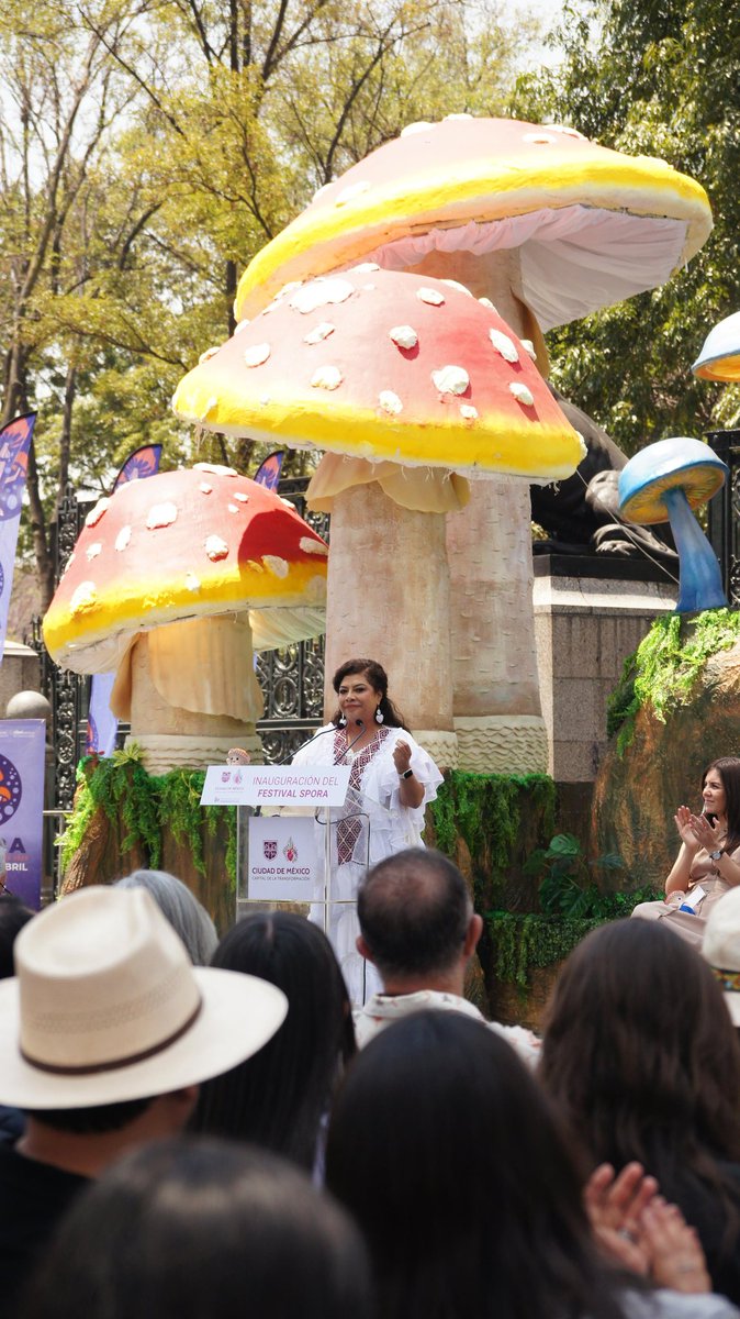 SEDEMA_CDMX's tweet image. La titular, @Jualicra, estuvo presente el día de ayer en el evento de inauguración del @bosquefest Spora 2025, encabezado por la #JefaDeGobierno, @ClaraBrugadaM, un festival con el que podrás conectar con la naturaleza y conocer más sobre el maravilloso reino fungi a través de…
