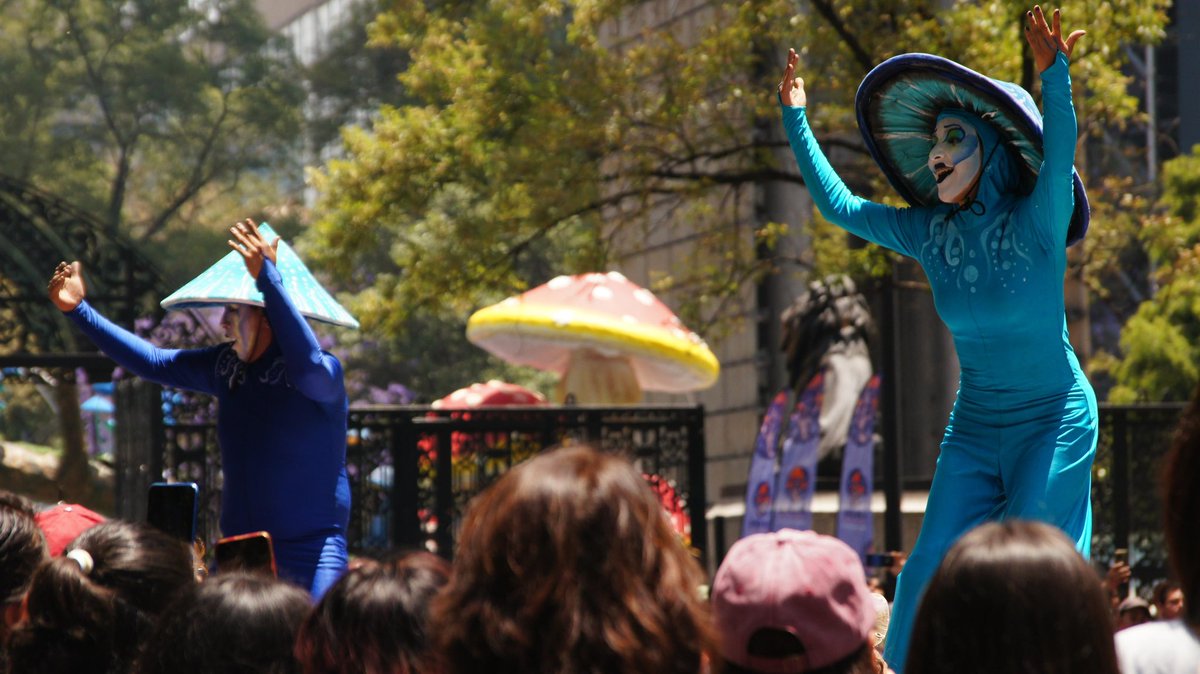 La titular, <a href="/Jualicra/">Julia Álvarez Icaza Ramírez</a>, estuvo presente el día de ayer en el evento de inauguración del @bosquefest Spora 2025, encabezado por la #JefaDeGobierno, <a href="/ClaraBrugadaM/">Clara Brugada Molina</a>, un festival con el que podrás conectar con la naturaleza y conocer más sobre el maravilloso reino fungi a través de