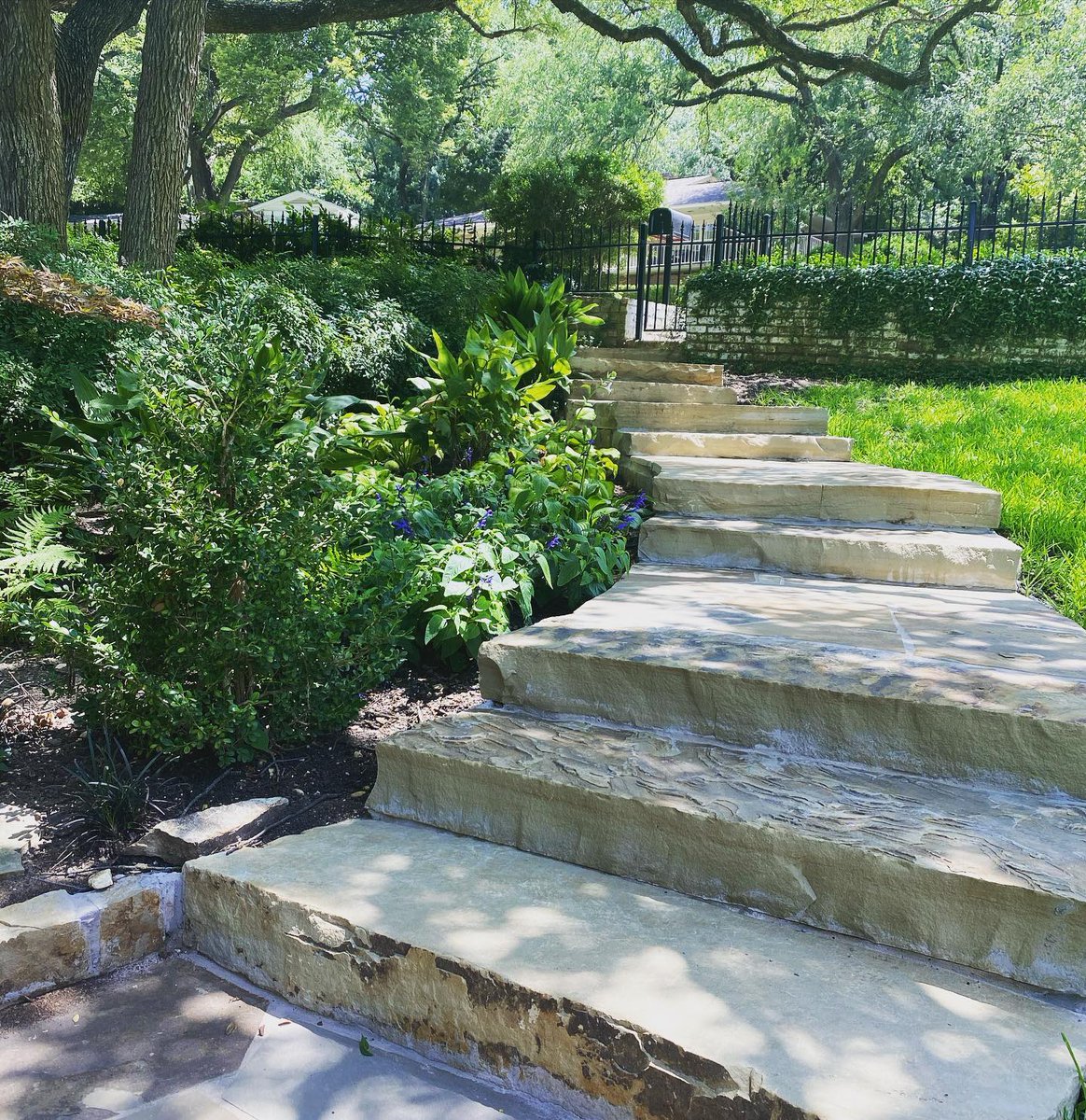 magnoliafenceco's tweet image. Outdoor stairs that add charm and function. #StoneSteps #CurbAppeal