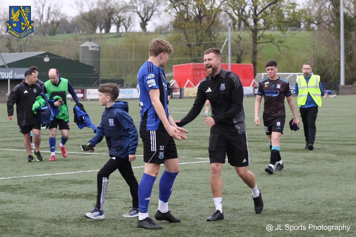 Jordan7Stephens's tweet photo. Giving him shit for nearly missing rather than congratulating him for scoring 🤝🏼😂 https://t.co/zf4hIJEDCH