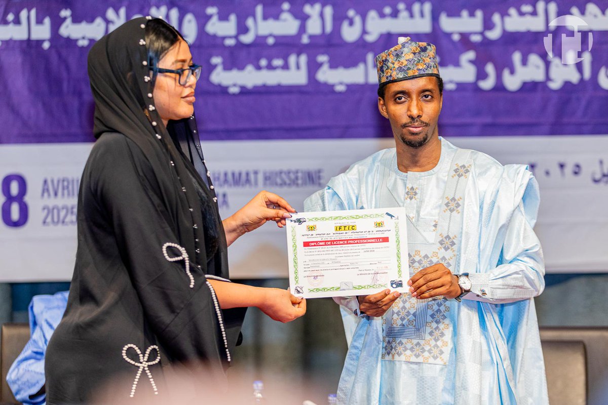 tchadinfos's tweet photo. Retour en image de la cérémonie de 🎓 remise de diplômes aux lauréats tchadiens formés à l’#IFTIC de Niamey 🇳🇪, plusieurs promos confondues. #Tchad 🇹🇩 1/2 https://t.co/BOQBIZtx4J