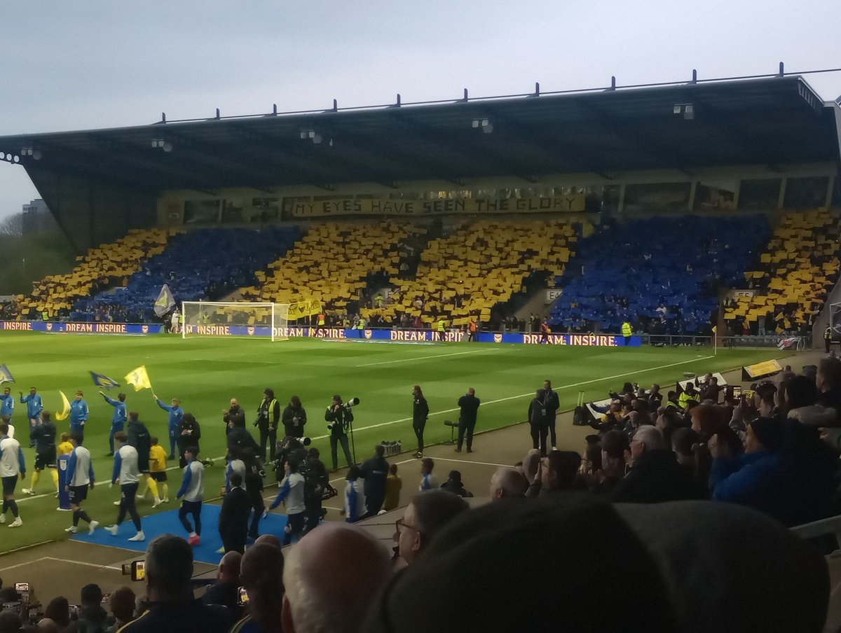 GeorgeHogg93's tweet photo. @yellow_division 💛💙 #oufc https://t.co/kd2U0rUI4B