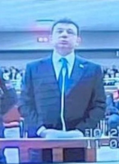 Sâdece Bir Dilim             yolsuzluk hile
Baklava için                   hırsızlık tan itibar
9 yıl ceza                              görüyor
Aldı                              
👇                                                      👇