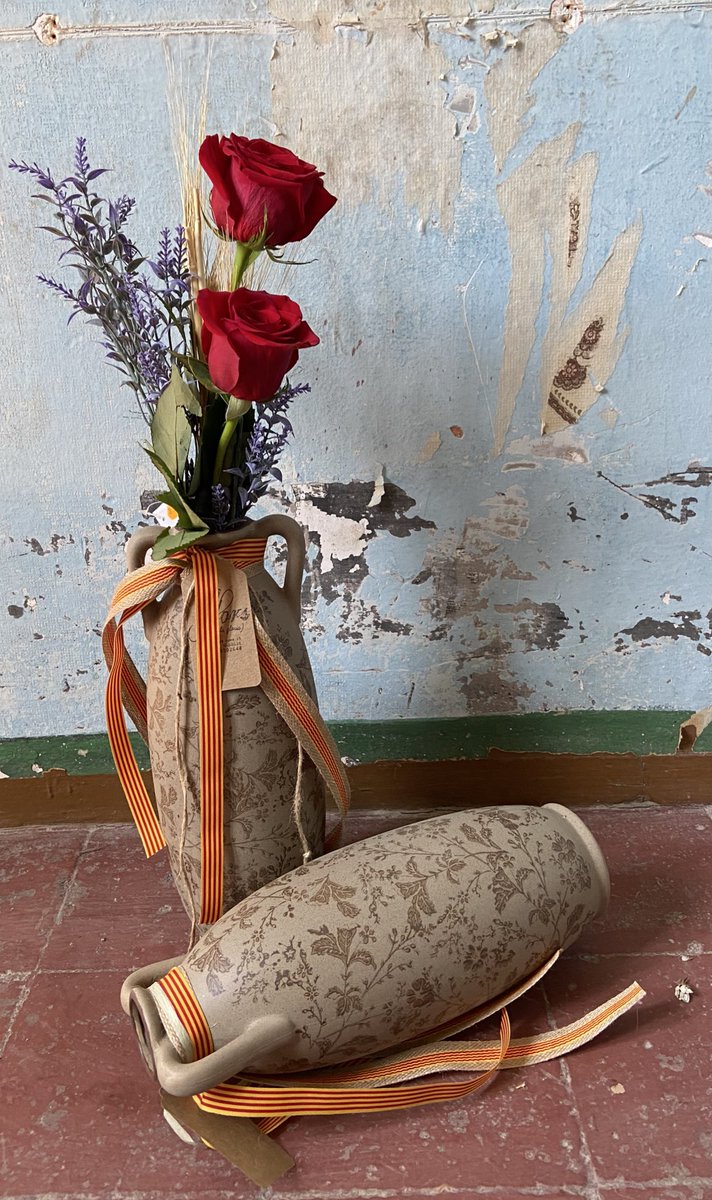 Estampat floral color xocolata amb base estilitzada!
#santjordi