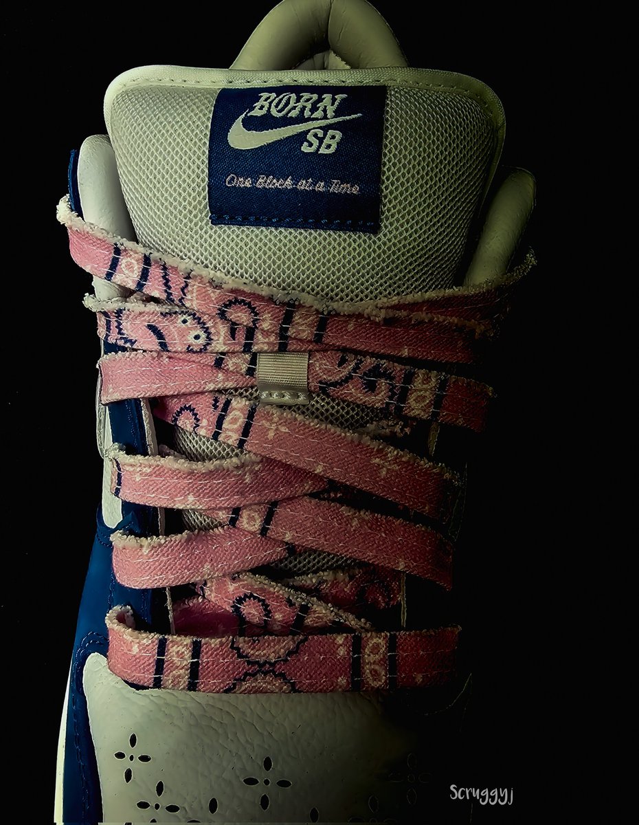 Scruggyj's tweet photo. Born x Raised x Dunk Low SB 'One Block at a Time'

These might be the best laces ever!

Shots from my collection 
#scruggyjsneakers 
#sneakershots 
#bornandraised 
#dunksbbornxraised 
#bornandraiseddunks 
#dunksb 
#dunklowsb https://t.co/Em7YJ2JsN6