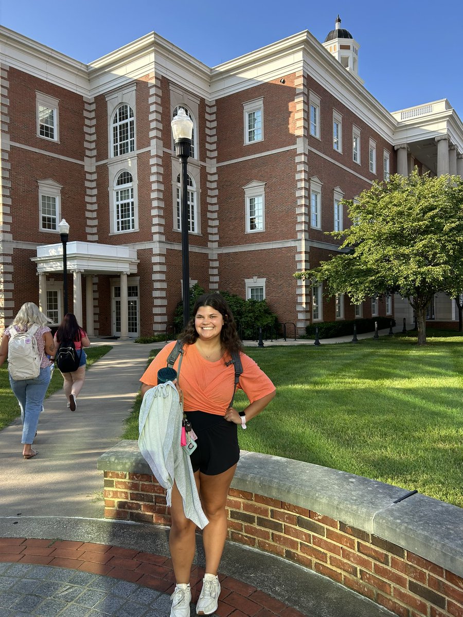 SFCBGKY's tweet photo. Newest Manager! I’m Sophia &amp; I am from St. Charles, Ill. where I swam competitively &amp; played water polo for over 10 years. I started lifeguarding at my neighborhoods pool when I was a sophomore in high school &amp; became manager. I graduated from WKU and now a SpEd. teacher in WCPS https://t.co/8U3N23b5bx