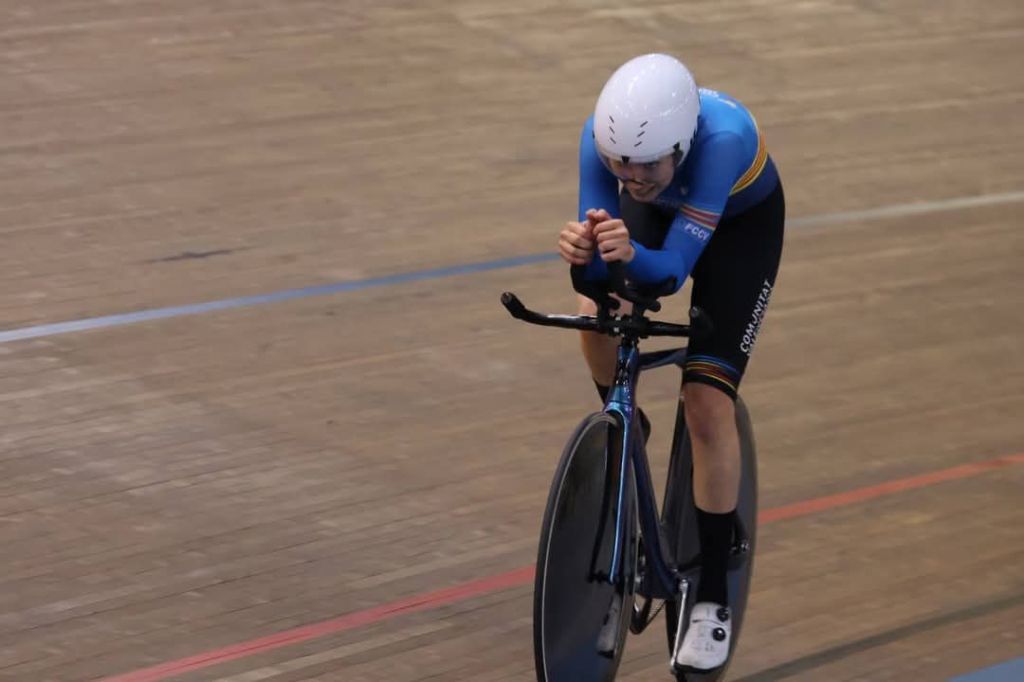 PalomarJulian's tweet photo. #CEJuniorCadetePalma25
Leyre Toledo suma su segundo título tras imponerse en el Km CRI

Noa Jiménez y Vera Valero han acompañado en el podio a la noveldense,  Pepe Arques termina tercero en la júnior masculina y Borja Giménez ha sido bronce en la Cadete

https://t.co/49u62Fn9rs https://t.co/oBgLaxw8WI