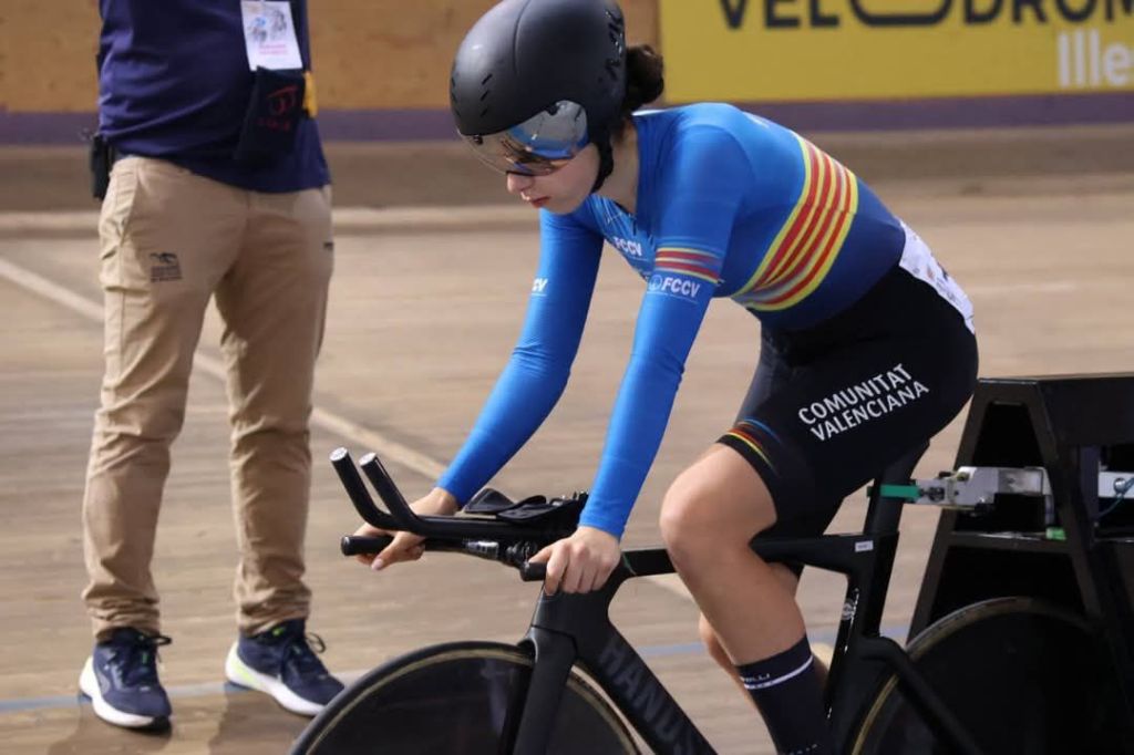 PalomarJulian's tweet photo. #CEJuniorCadetePalma25
Leyre Toledo suma su segundo título tras imponerse en el Km CRI

Noa Jiménez y Vera Valero han acompañado en el podio a la noveldense,  Pepe Arques termina tercero en la júnior masculina y Borja Giménez ha sido bronce en la Cadete

https://t.co/49u62Fn9rs https://t.co/oBgLaxw8WI
