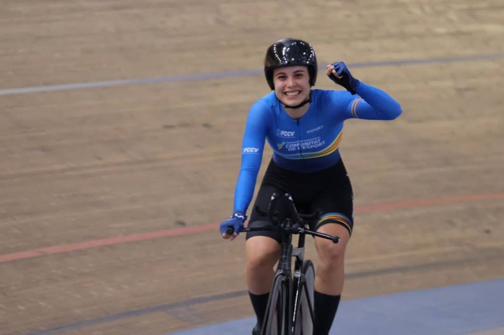 PalomarJulian's tweet photo. #CEJuniorCadetePalma25
Leyre Toledo suma su segundo título tras imponerse en el Km CRI

Noa Jiménez y Vera Valero han acompañado en el podio a la noveldense,  Pepe Arques termina tercero en la júnior masculina y Borja Giménez ha sido bronce en la Cadete

https://t.co/49u62Fn9rs https://t.co/oBgLaxw8WI