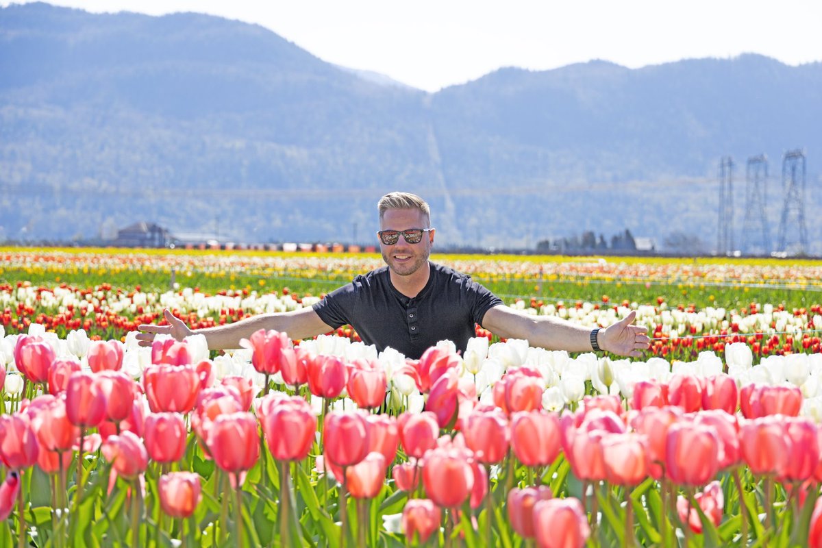 br_webb's tweet photo. I was promised two lips. Instead, I got tulips. This is why I have trust issues.
#GayKiss #TulipSeason #GaySpring #HandsomeGay #ThirstTrap #OutAndProud #PuckerUp #TwoLips #TrustIssues #GayLife #GayEveryday #Zaddy #LakelandFlowers #AbbotsfordTulipFestival #ExploreAbbotsford https://t.co/HJCwNsfqSV